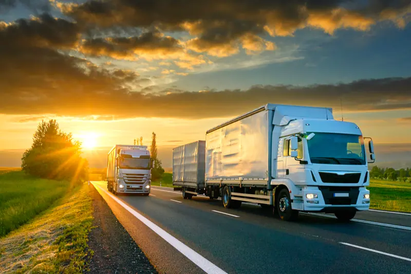 Top Benefits of Hiring a Trucking Service in the UAE and GCC